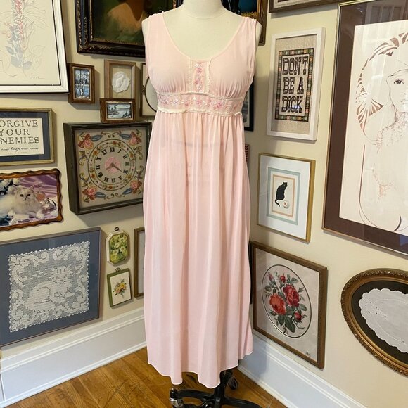 Vintage Other - 70s Vintage Pink Sleeveless Nightgown With Floral Embroidery & Lace Trim Size M